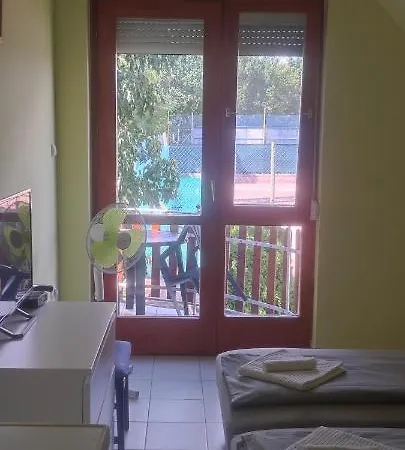 Teniszklub Es Vendeghaz Guest house